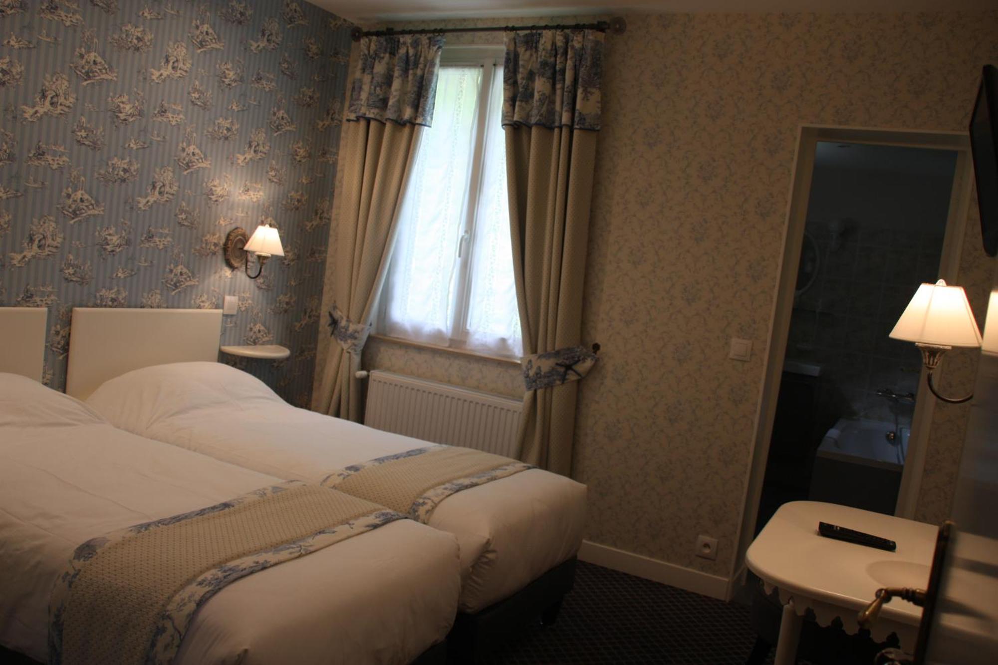L'Auberge du Port des Roches Luche-Pringe Zimmer foto